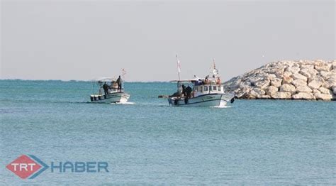 3­ ­b­a­l­ı­k­ç­ı­ ­2­0­ ­s­a­a­t­ ­d­e­n­i­z­d­e­ ­m­a­h­s­u­r­ ­k­a­l­d­ı­